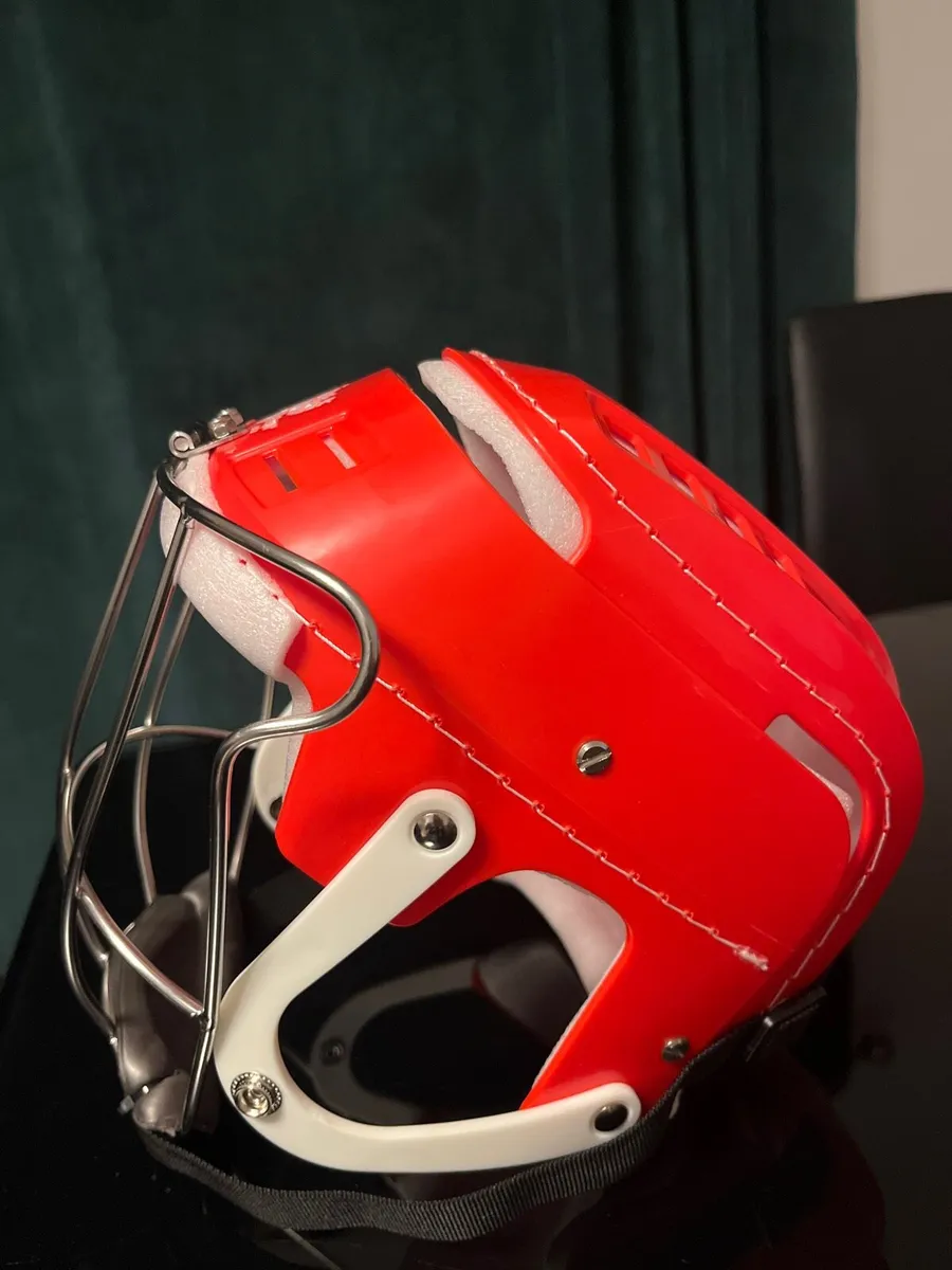 Cooper red skate boarder hurling helmet - Image 3