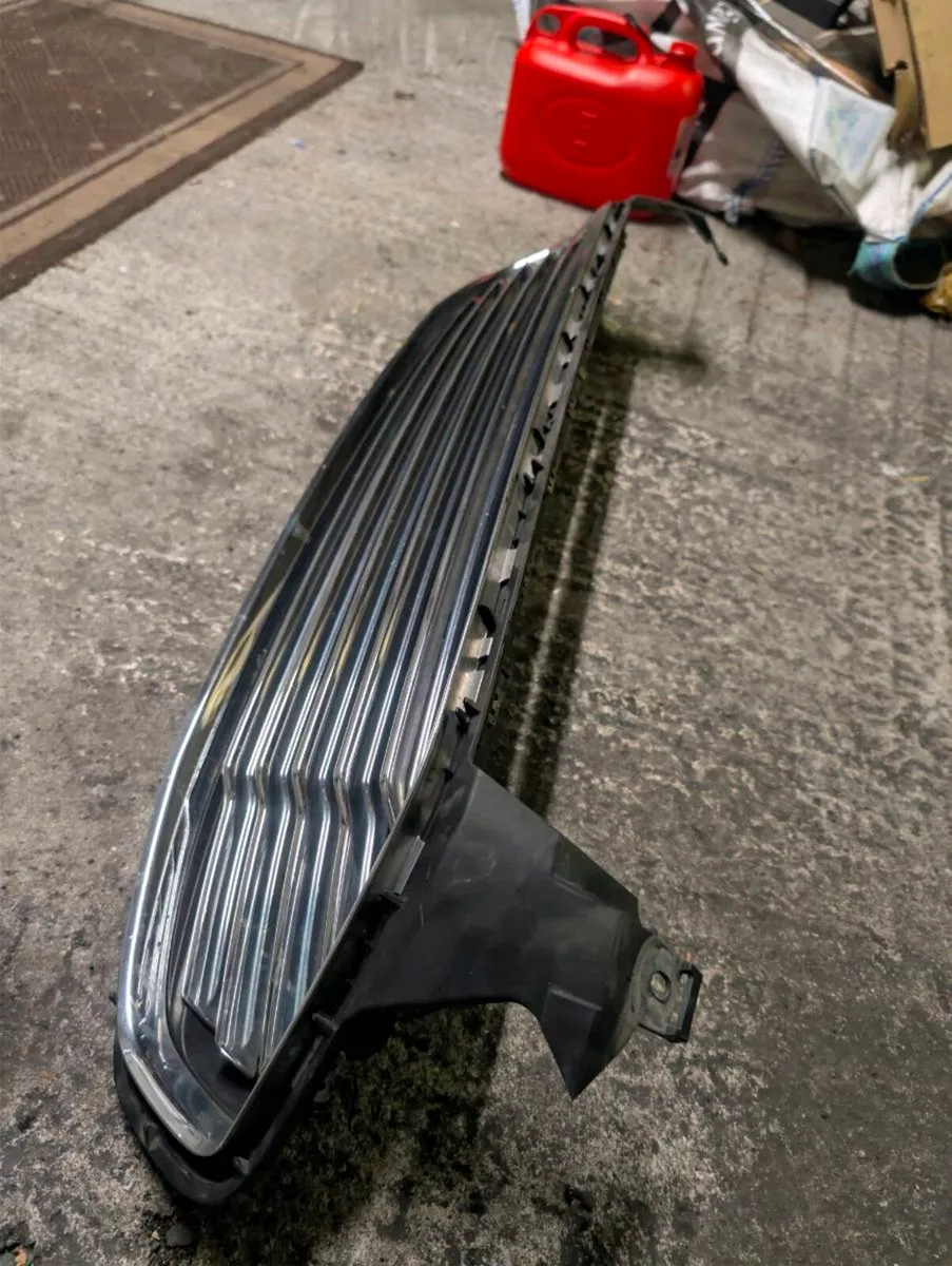 Ford Mondeo 2017 Grille - Image 2