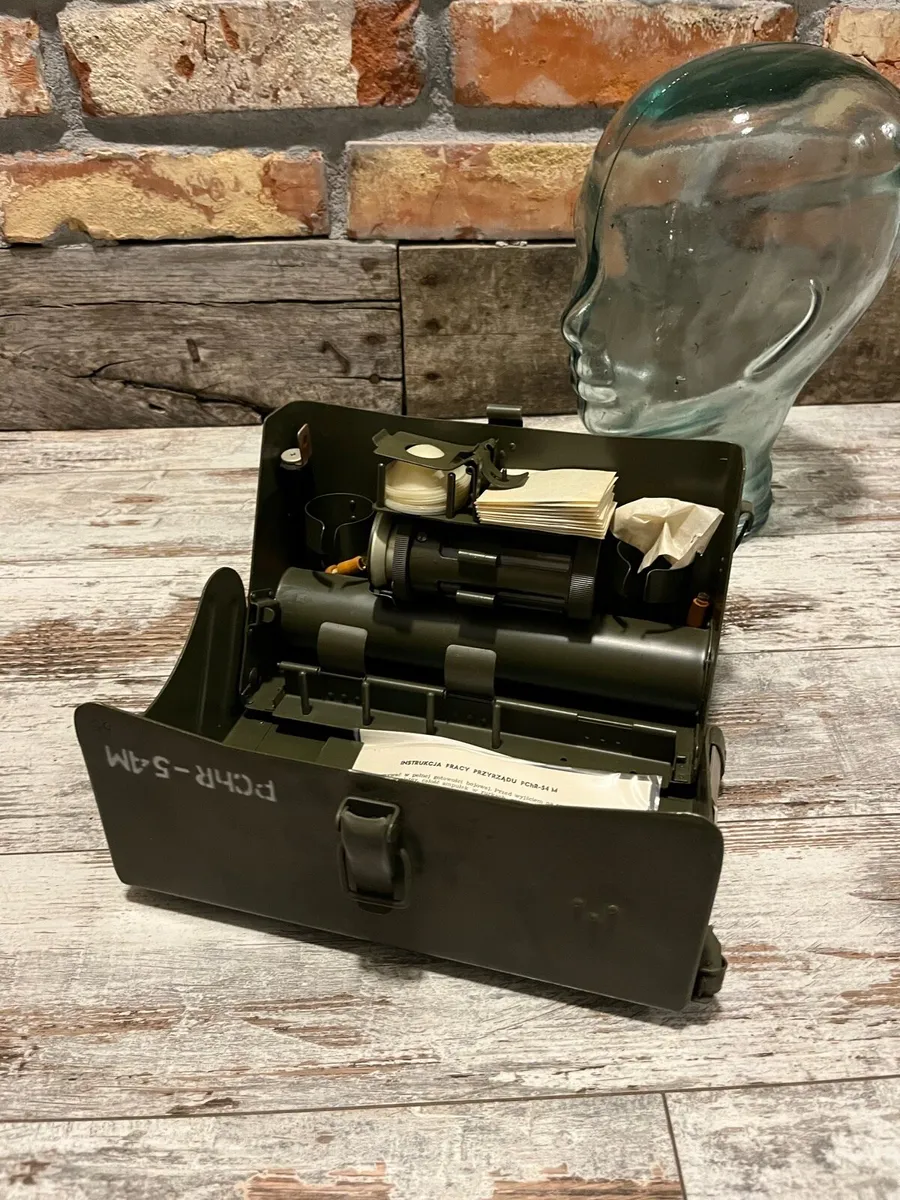 Vintage military chemical kit - Image 3