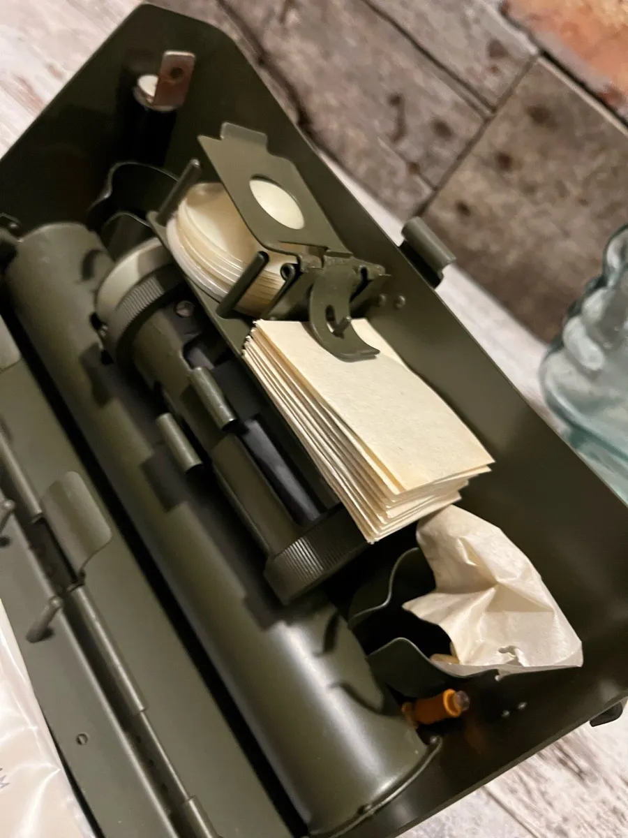 Vintage military chemical kit - Image 4
