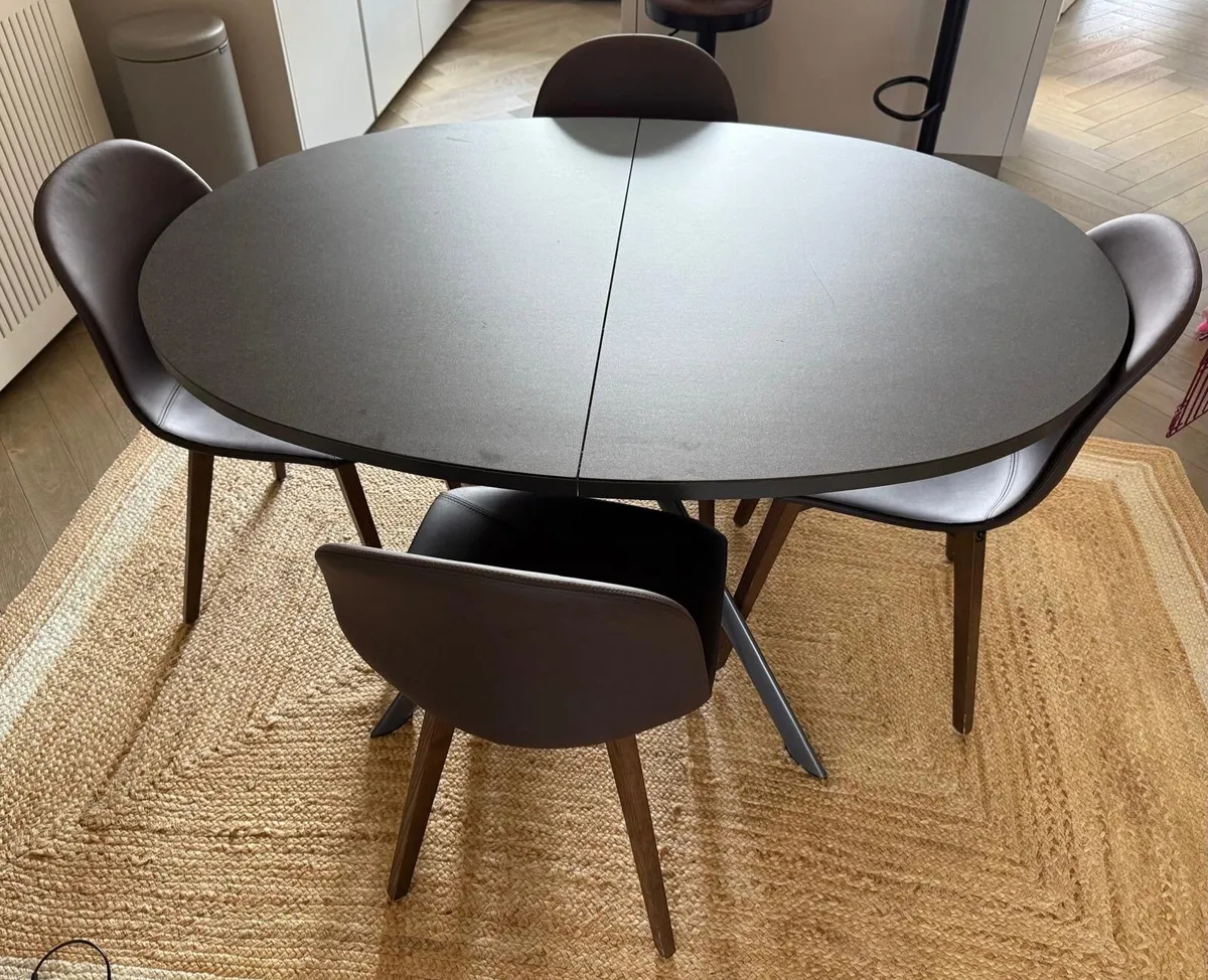 Kitchen table and chairs - Image 1