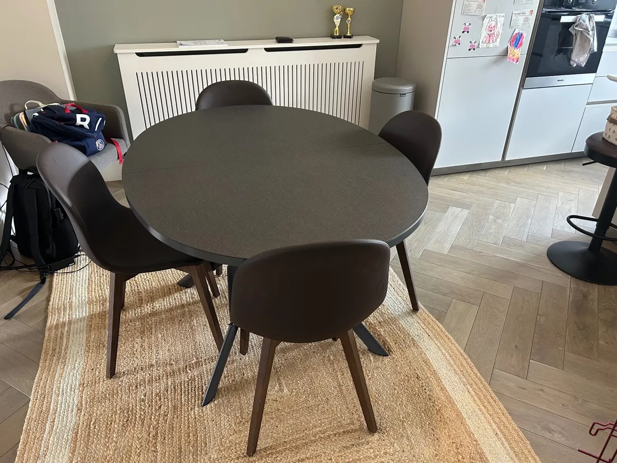 Kitchen table and chairs - Image 2