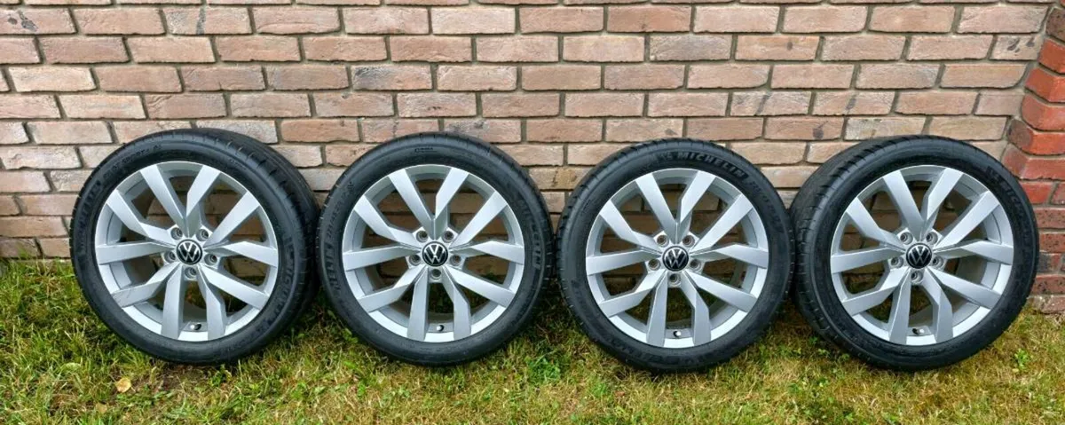 17" GENUINE VOLKSWAGEN GOLF ALLOY WHEELS - Image 1
