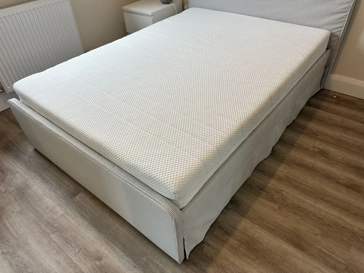Bed & mattress - Image 3