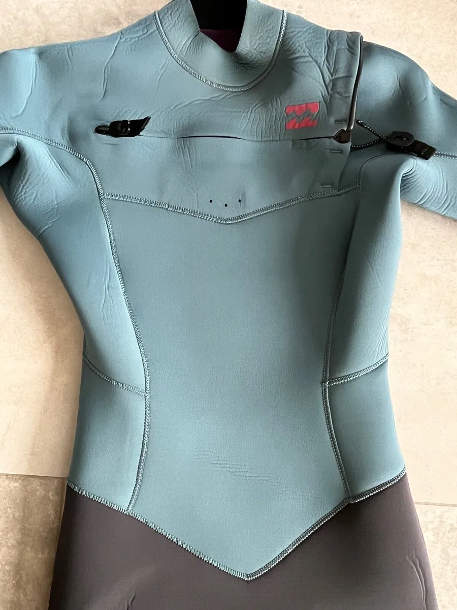 Billabong Women’s Wet suit 5/4 Size 10 - Image 2