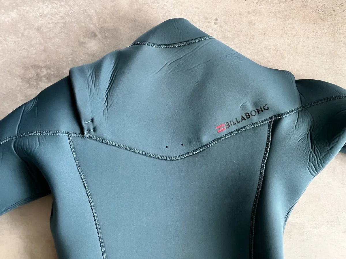 Billabong Women’s Wet suit 5/4 Size 10 - Image 3
