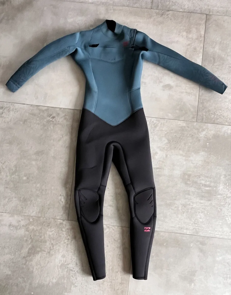 Billabong Women’s Wet suit 5/4 Size 10 - Image 1