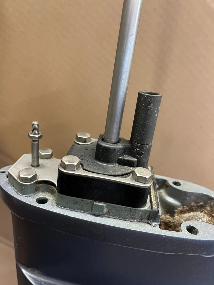 Yamaha 6-8hp 4 stroke long shaft lower unit - Image 3