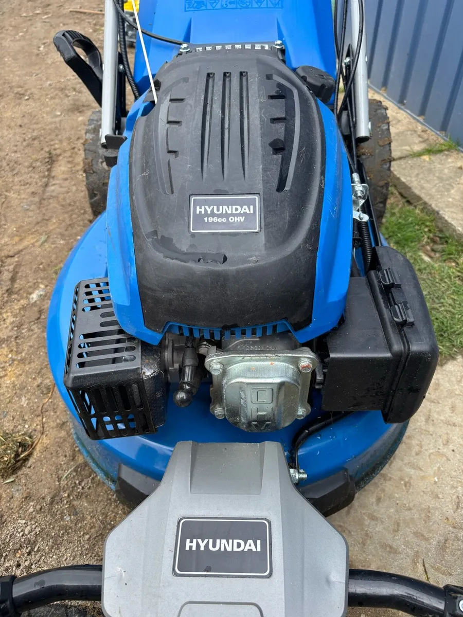 Lawn mower (360 zero turn Hyundai) - Image 4