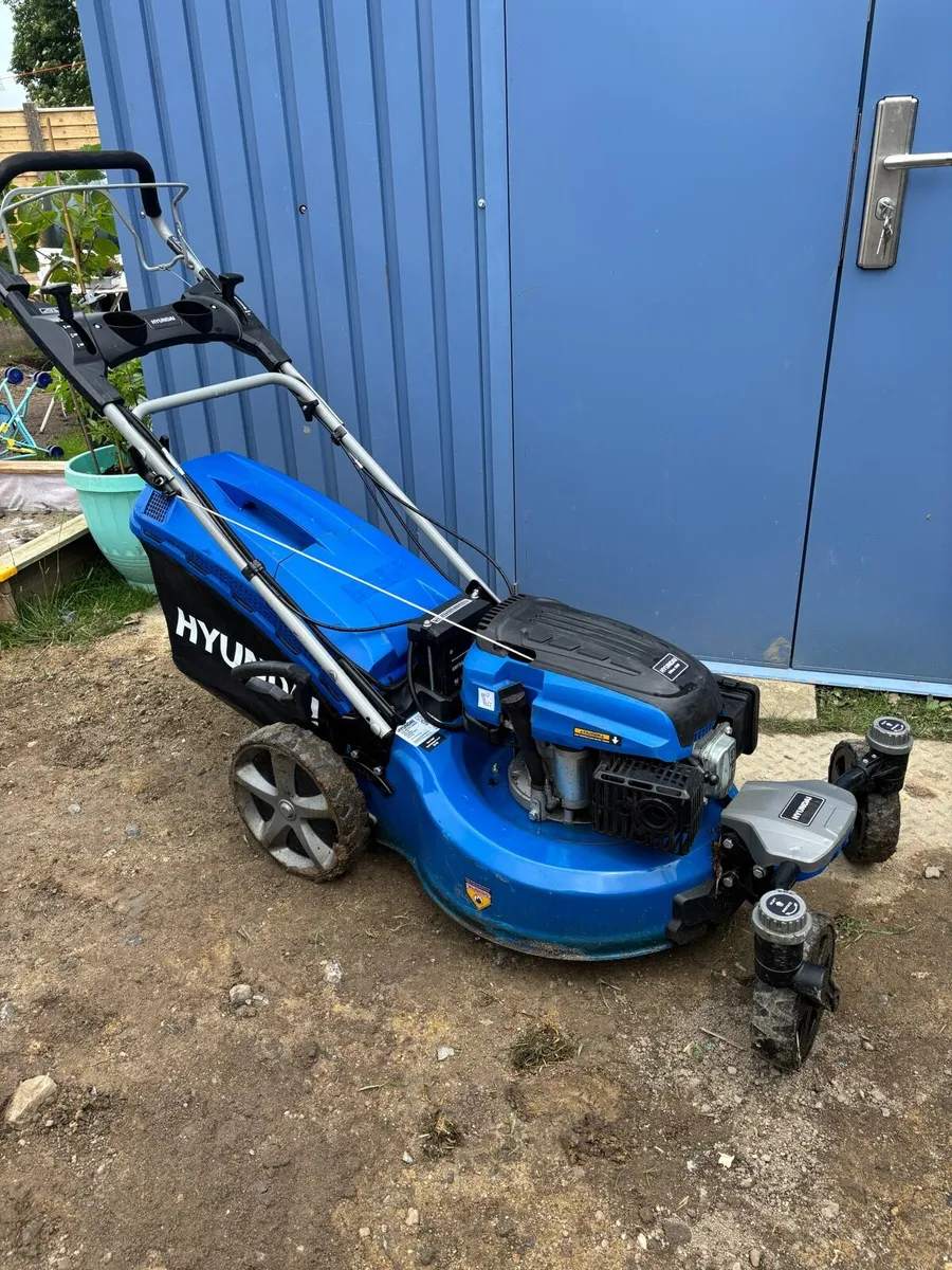 Lawn mower (360 zero turn Hyundai) - Image 1