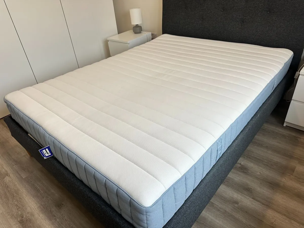 Bed frame and mattress - Image 4