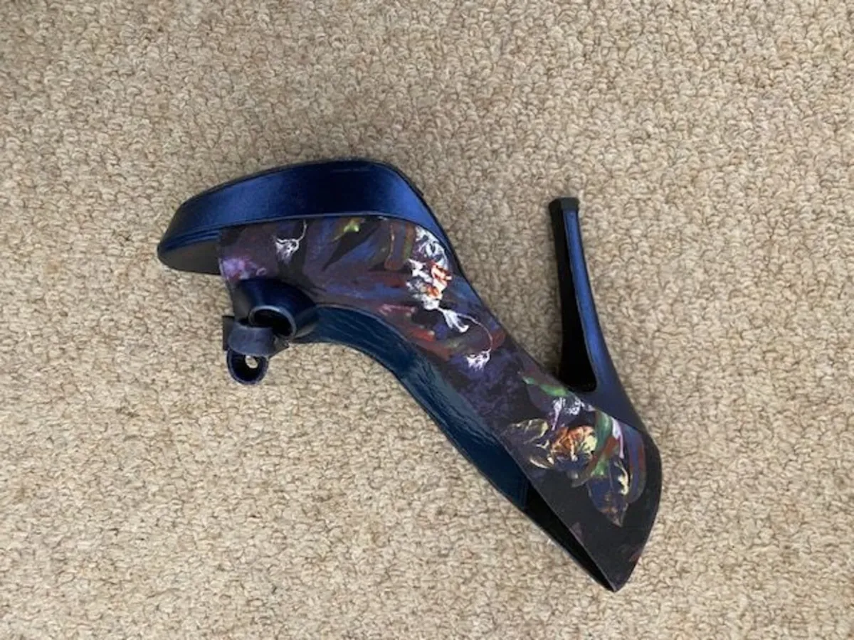 Ladies peeptoe shoes - Image 3