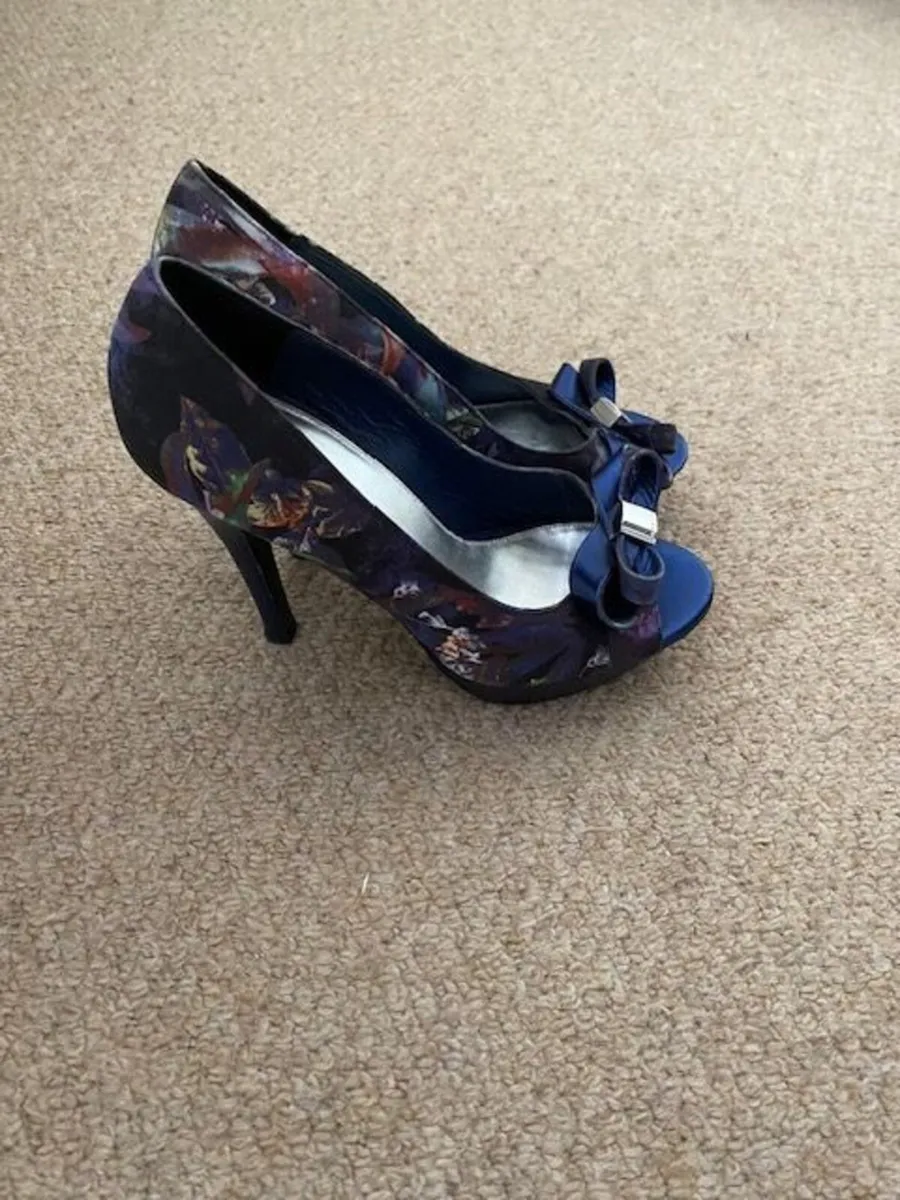 Ladies peeptoe shoes - Image 4