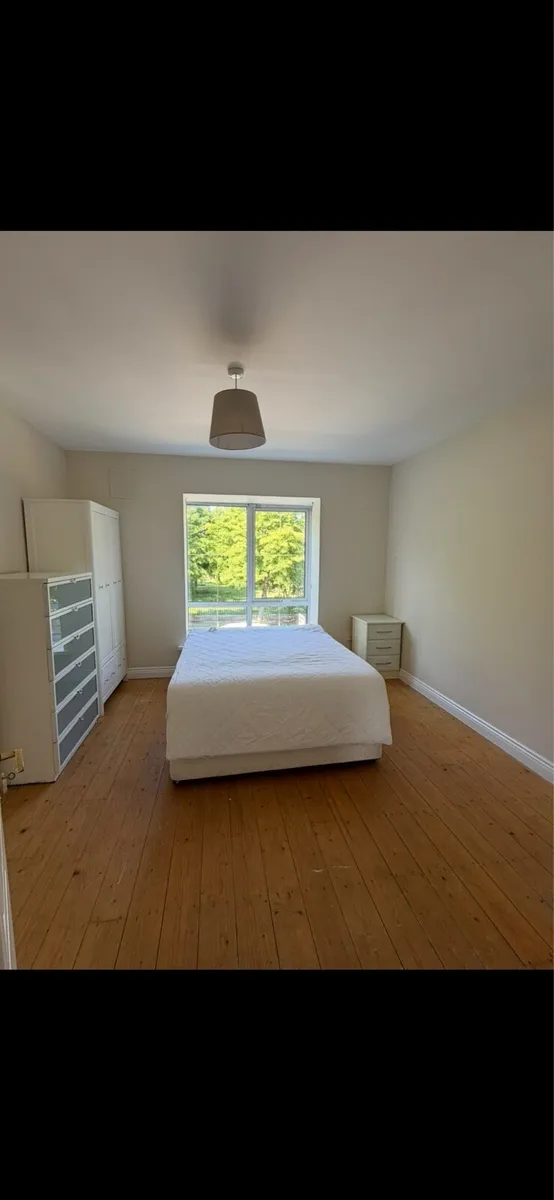 4 beds and wardrobes - Image 1