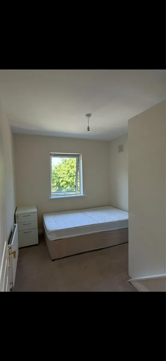 4 beds and wardrobes - Image 2