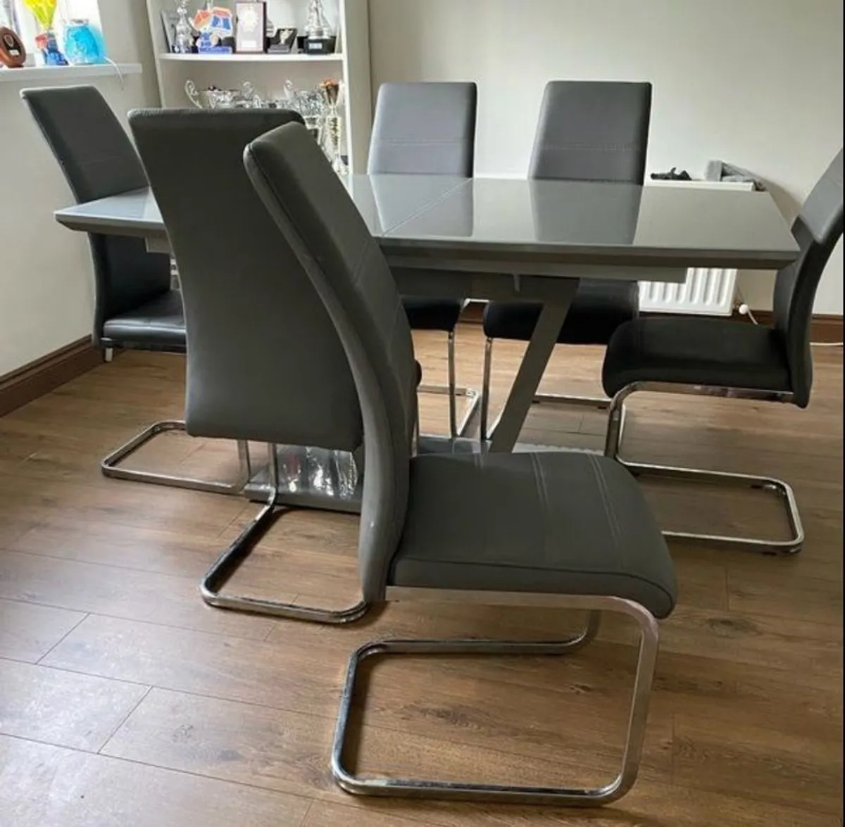table and 6 chairs - Image 2