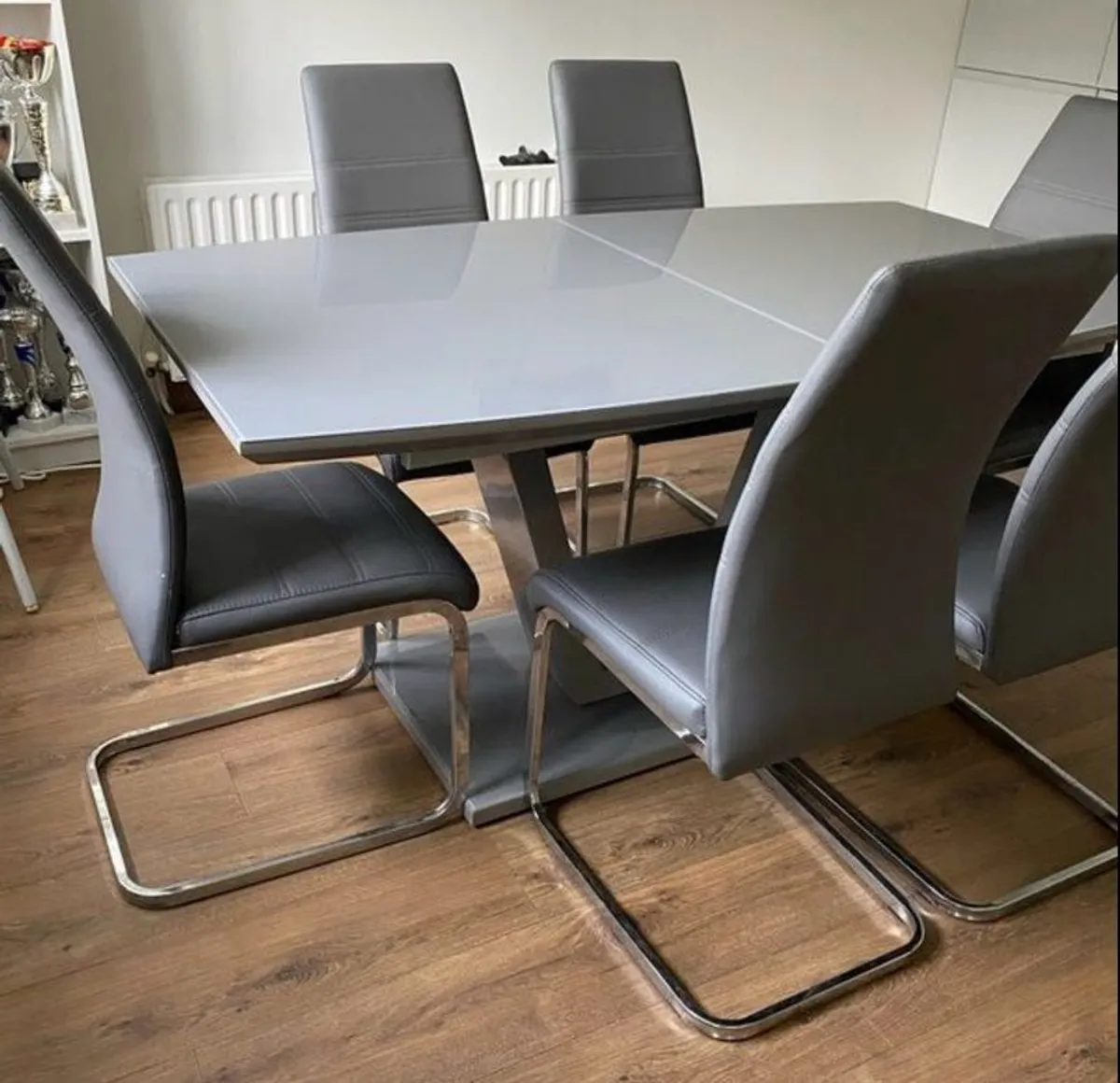table and 6 chairs - Image 3