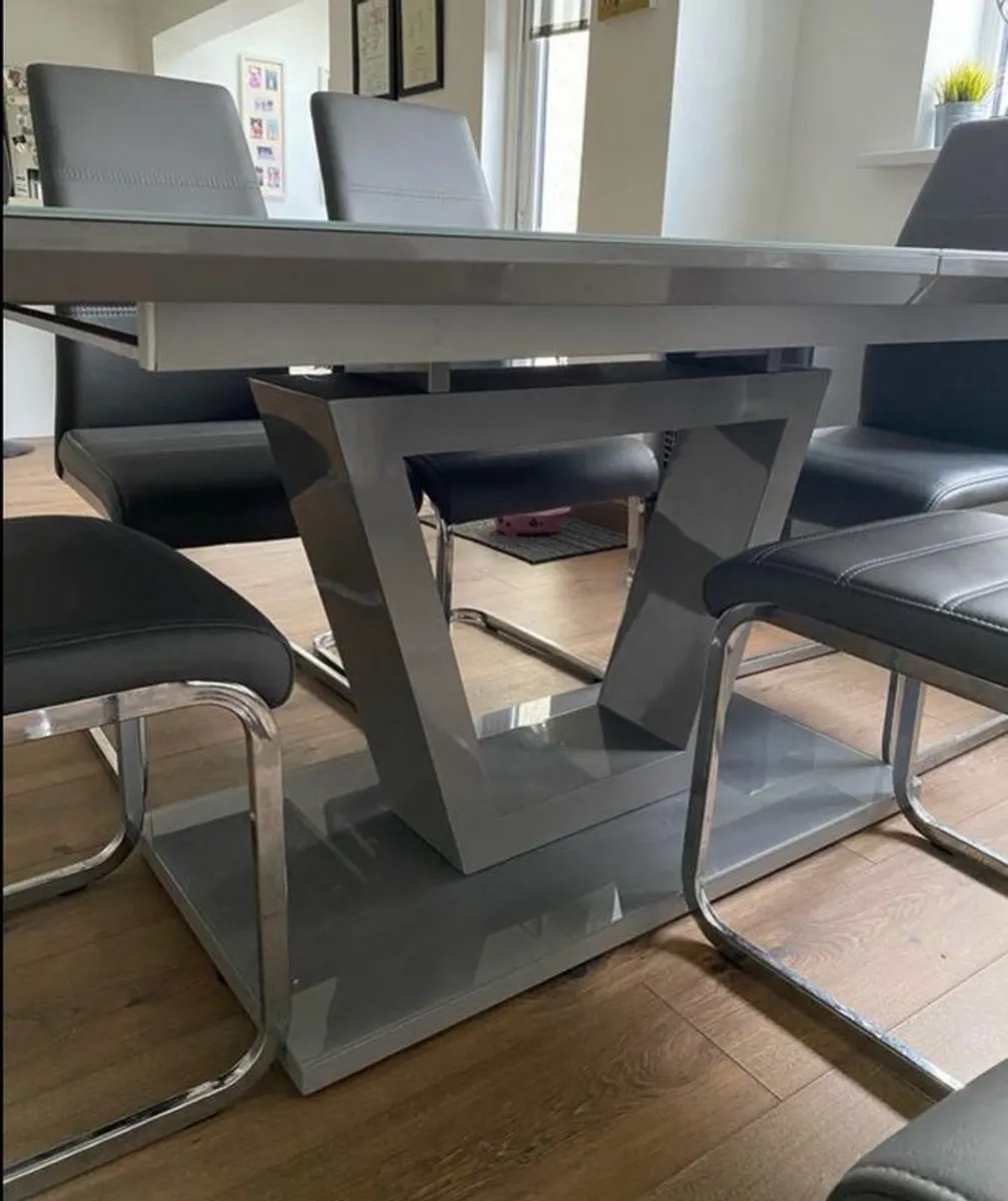 table and 6 chairs - Image 4