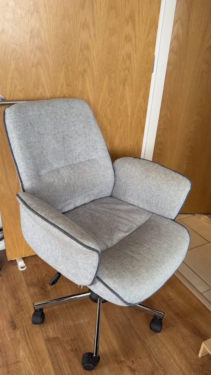 Office chair - Image 1