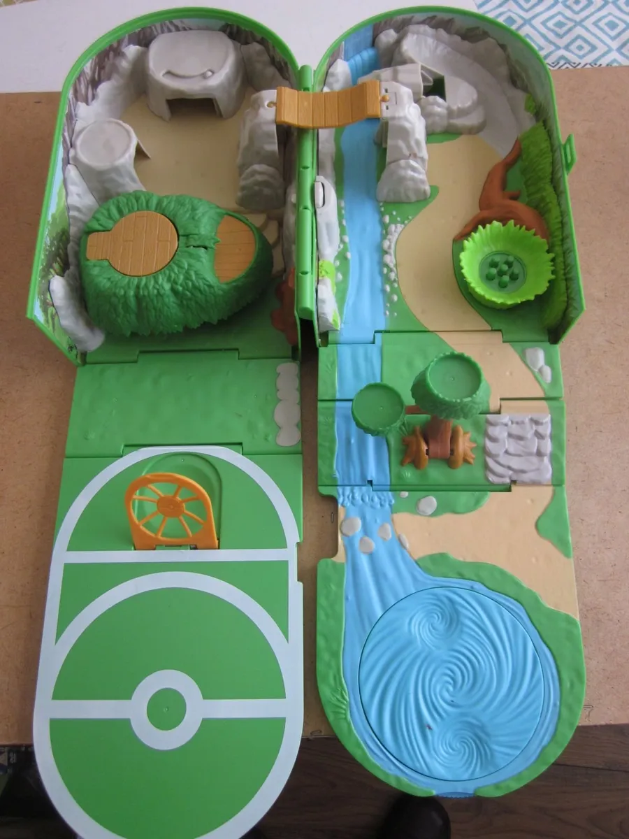 Pokeman Carrying Case/Backpack Playset 2020 - Image 2
