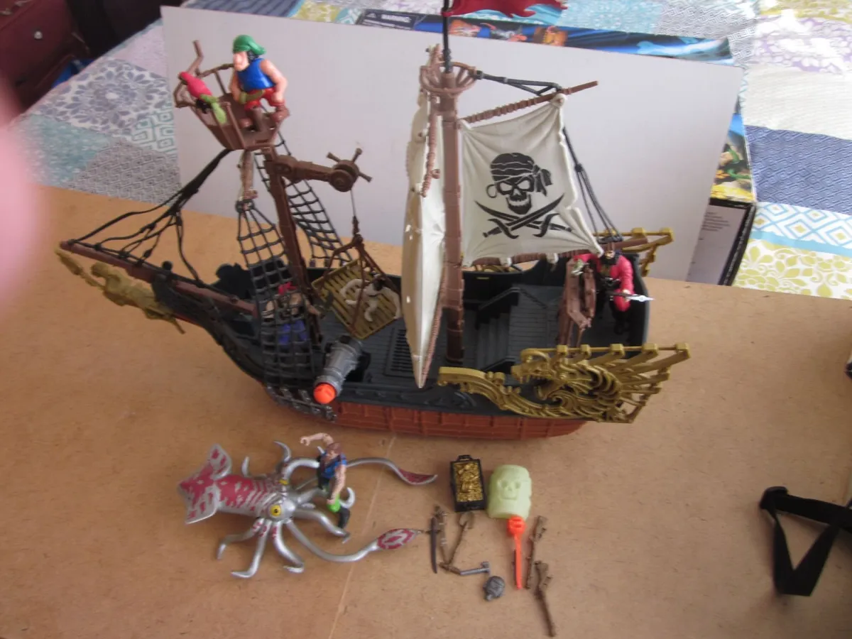 Pirate Ship Chap Mai Shoots Cannons Roll Along - Image 3