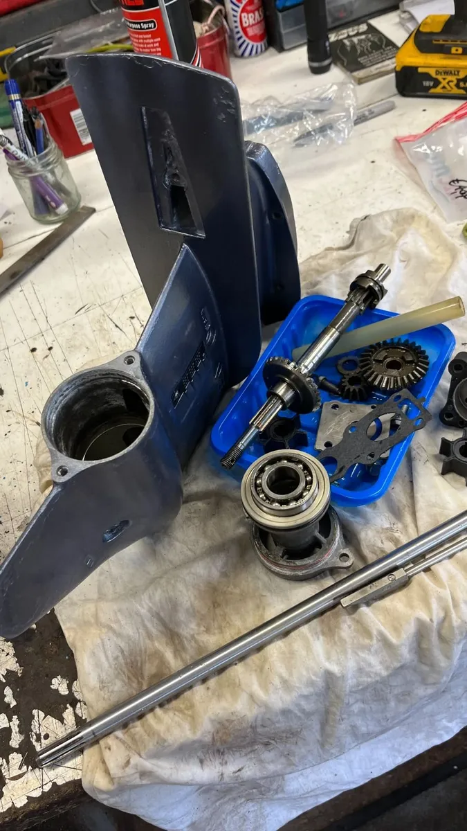 Yamaha 6-8hp 2 stroke long shaft lower unit - Image 2