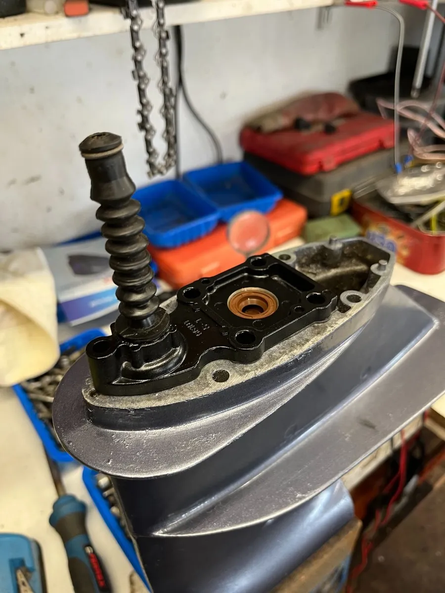 Yamaha 6-8hp 2 stroke long shaft lower unit - Image 3