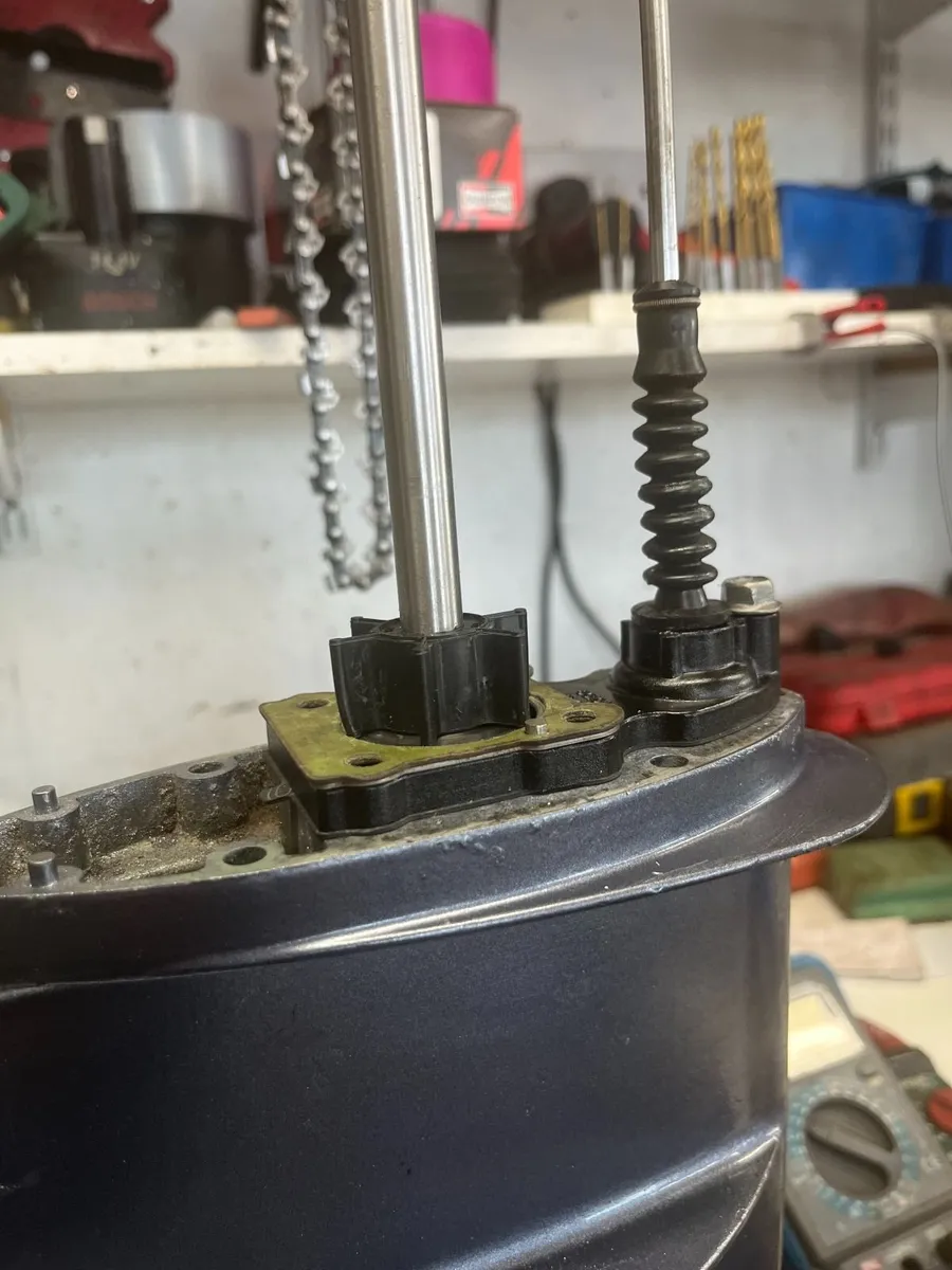 Yamaha 6-8hp 2 stroke long shaft lower unit - Image 4