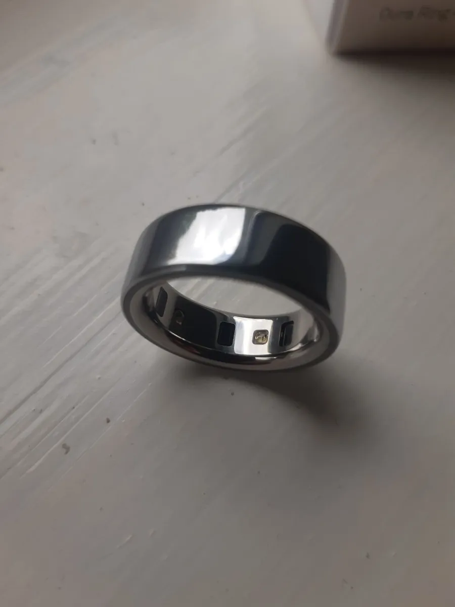 Oura ring 4, size 9 - Image 1