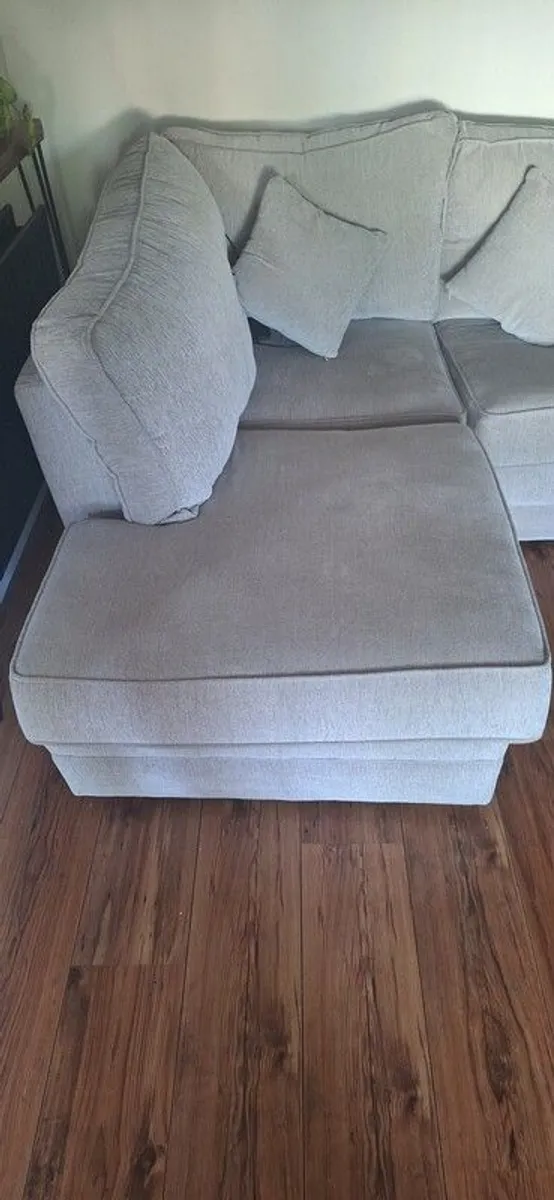 L Shaped sofa - Image 1