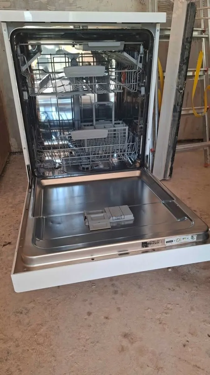A++ Hotpoint Dishwasher - Image 2