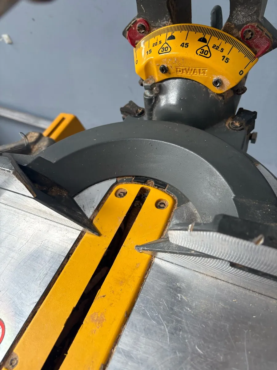 Dewalt 305mm 54v Dcs781  mitresaw c/w stand - Image 4