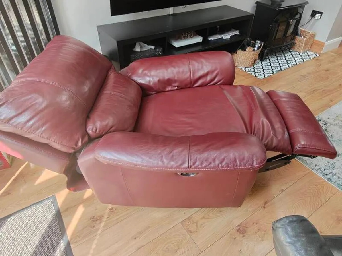 Leather power recliner - Image 2