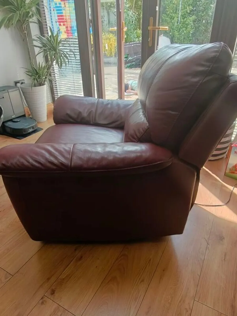 Leather power recliner - Image 4