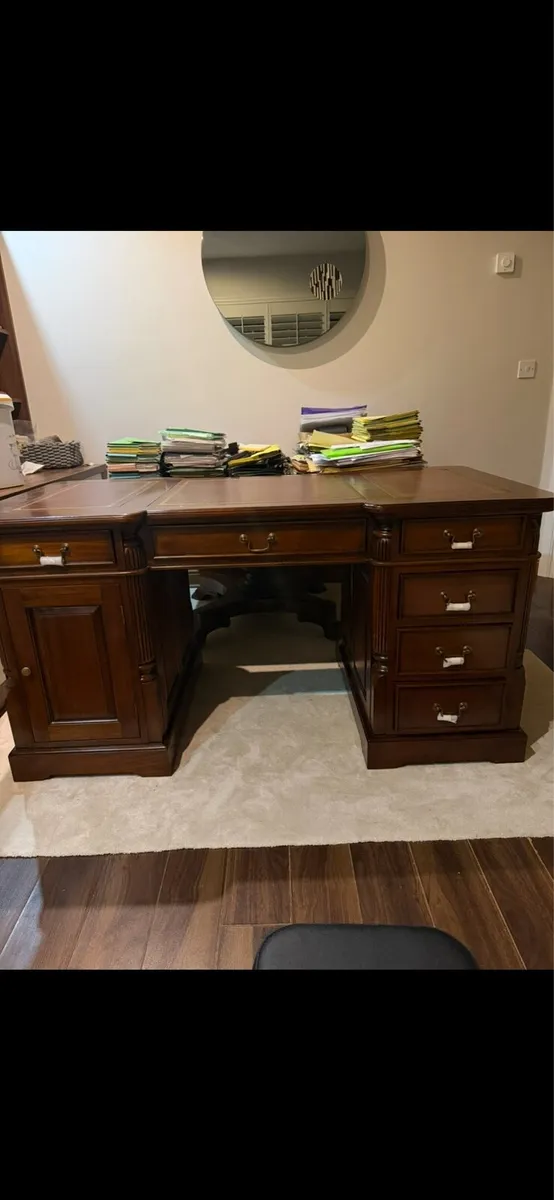 Office desk - Image 1