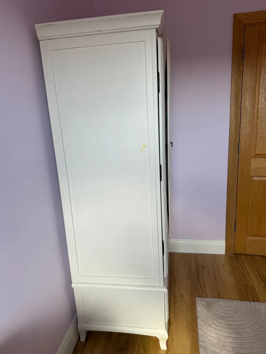 Wardrobe - Image 4