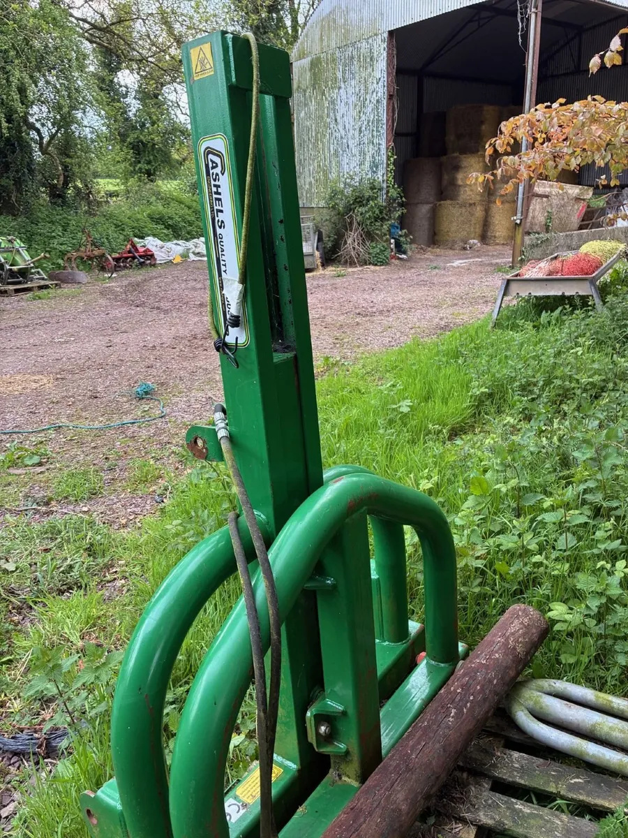 Cashels Pick and stack bale lifter - Image 3