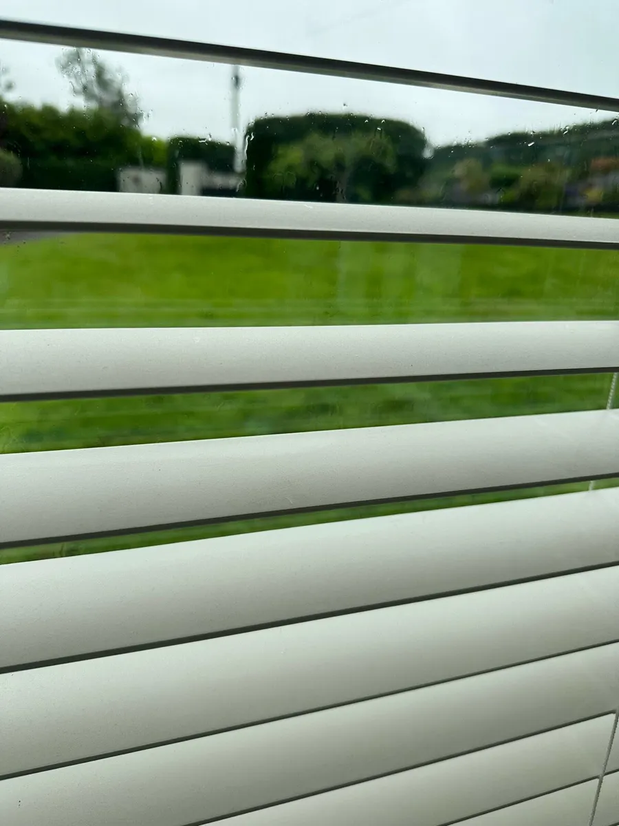 Window blinds - Image 1