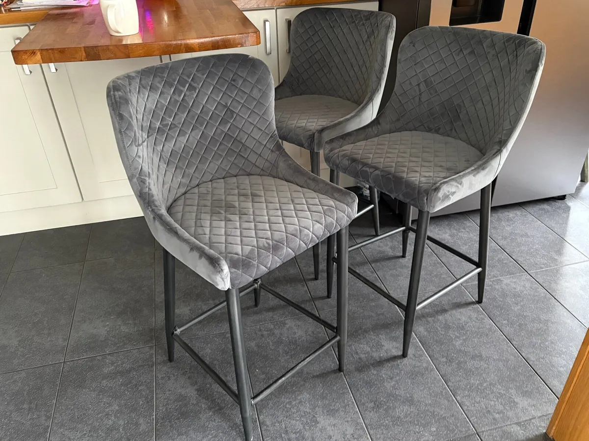 High stools - Image 1