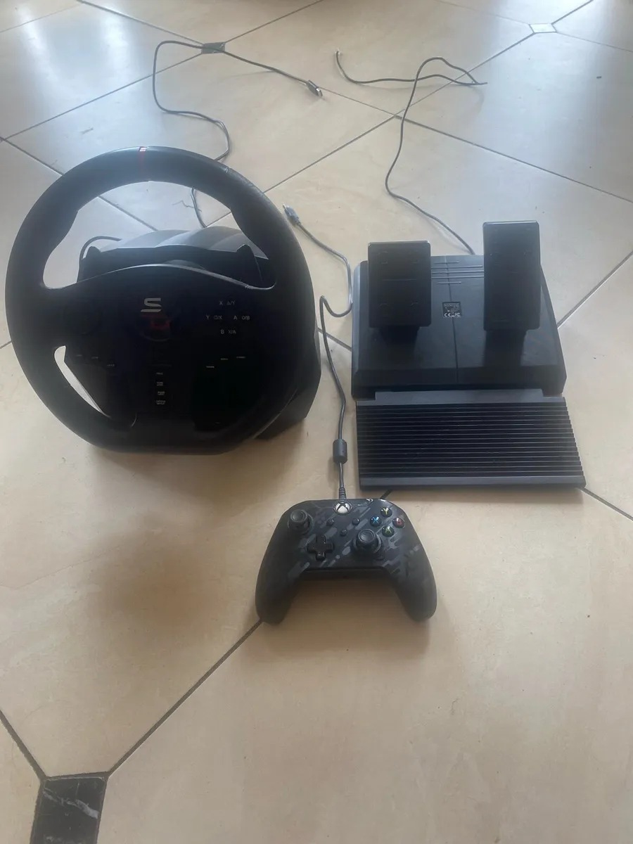 Gaming steering wheel - Image 1