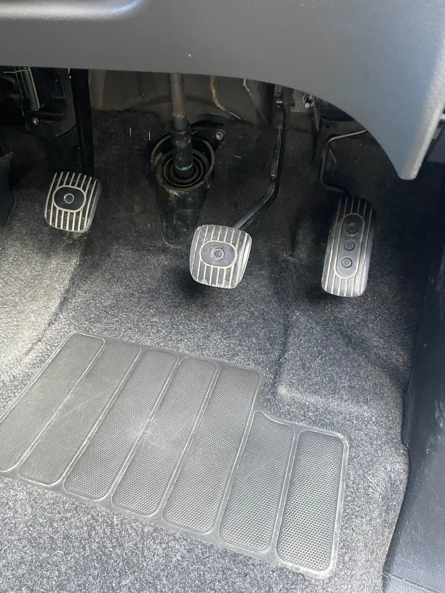 Nissan NV200 2013 - Image 2