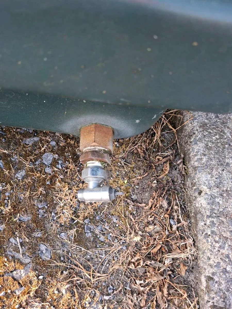 Oil tank - Image 1