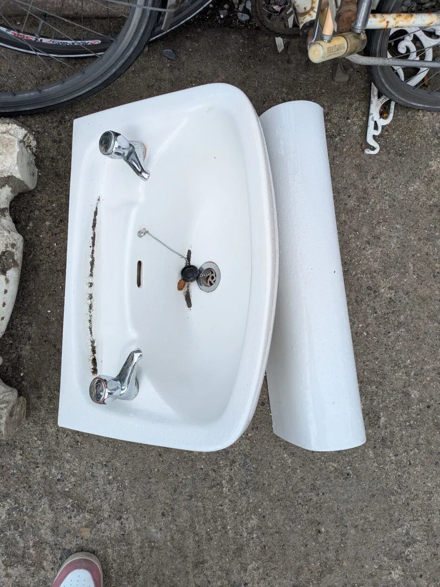 Bathroom sink
