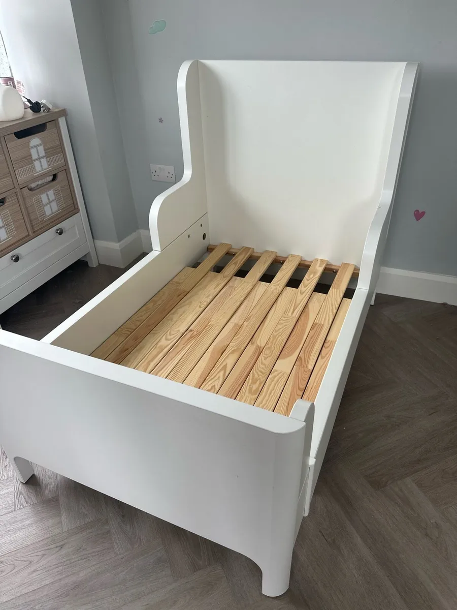 IKEA BUSUNGE white extentable kid bed - Image 2