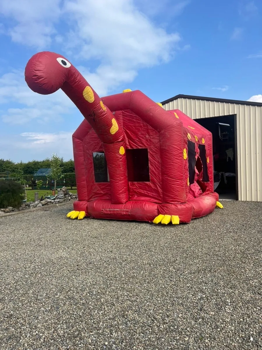 Renting bouncy castle dinosaur