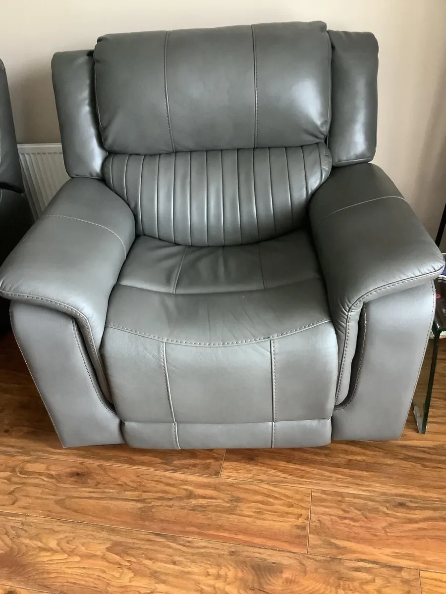 Suite of furniture - Image 2