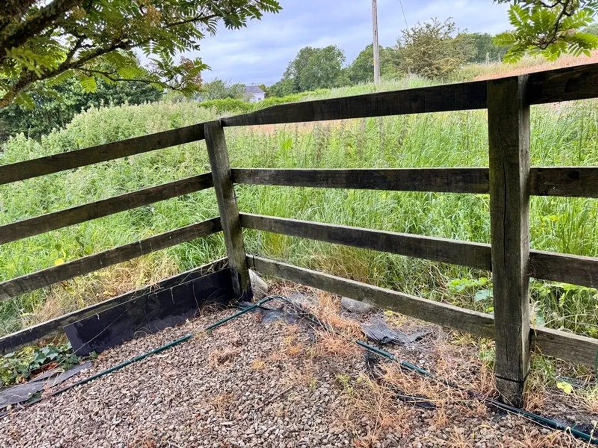 Free fencing (90 metres) - Image 4