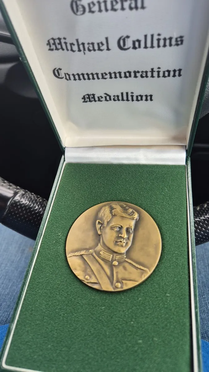 Commerative medal - Image 1