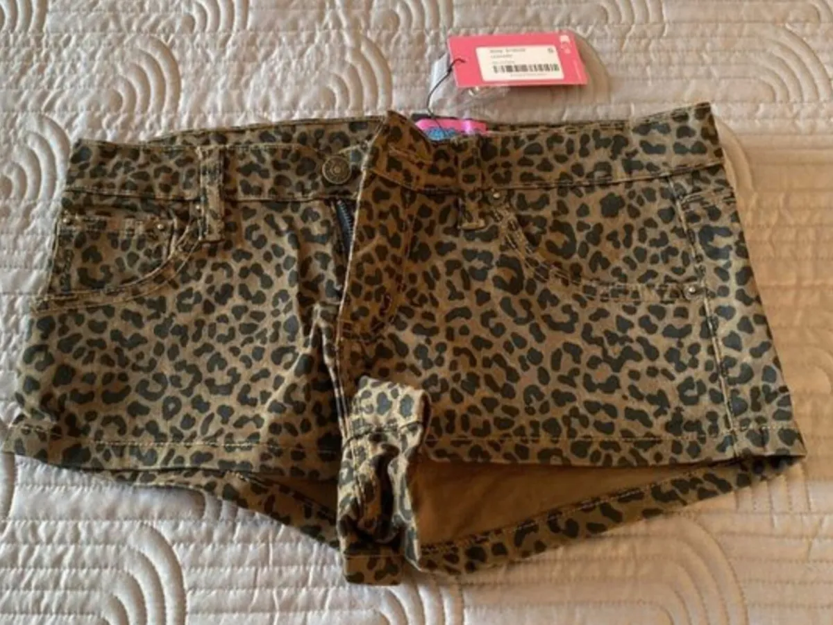 BNWT Edikted Leopard Printed Twill Micro Shorts - Image 2