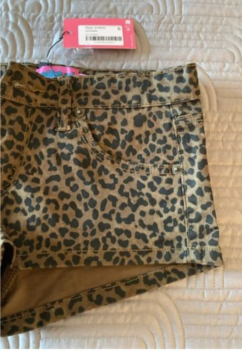 BNWT Edikted Leopard Printed Twill Micro Shorts - Image 4